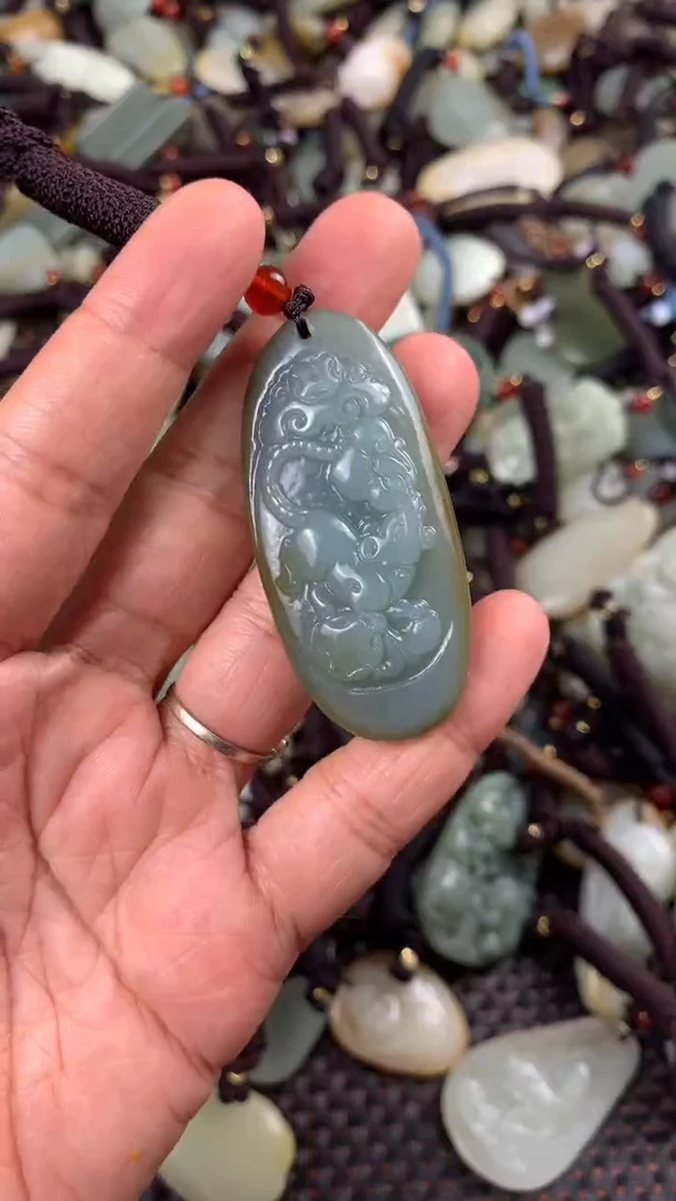 【闪购商品】和田玉颈饰未镶嵌多样性发货没有证书.拍一发一，有瑕
