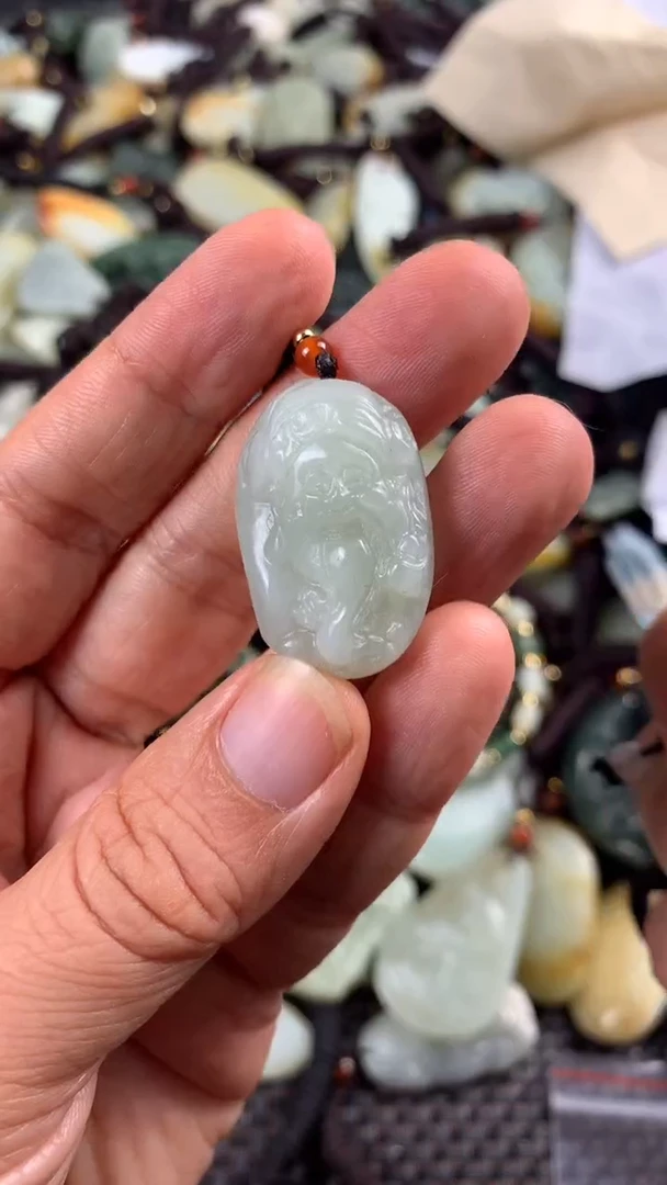 【闪购商品】和田玉颈饰未镶嵌多样性发货没有证书，拍一发一.有瑕