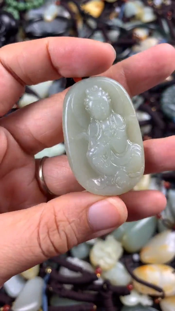 【闪购商品】和田玉颈饰未镶嵌多样性发货没有证书.拍一发一，有瑕