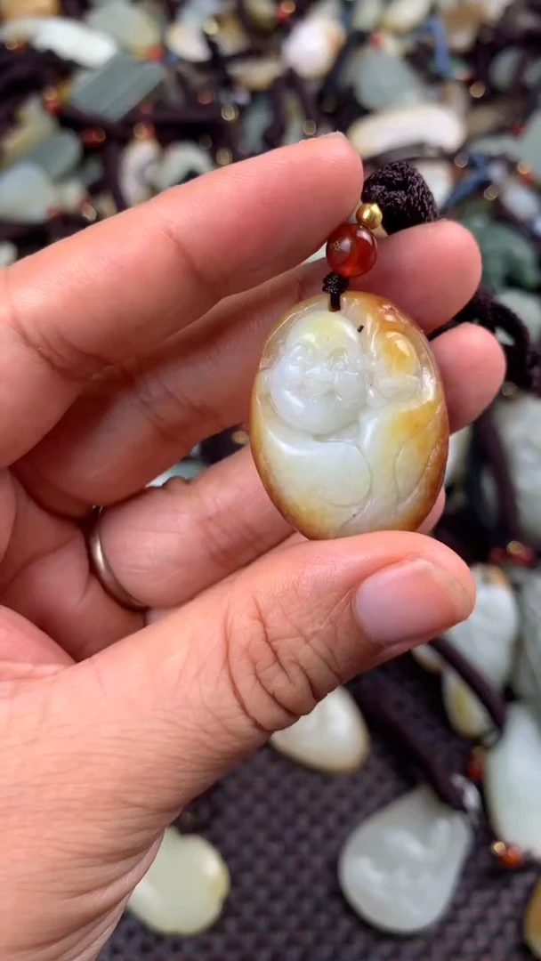 【闪购商品】和田玉颈饰未镶嵌多样性发货没有证书.拍一发一，有瑕