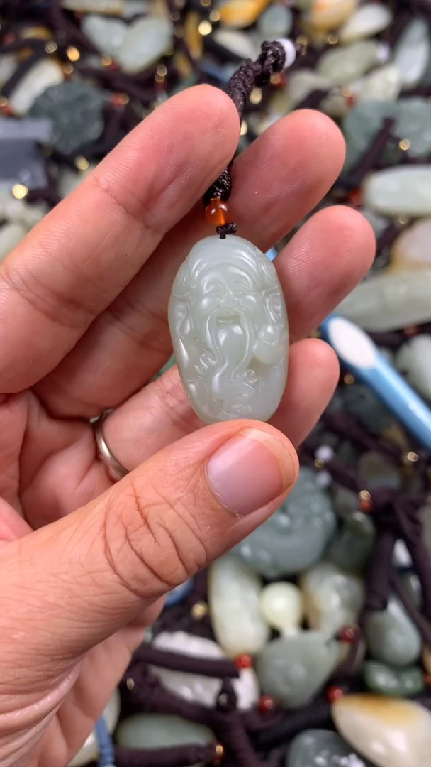 【闪购商品】和田玉颈饰未镶嵌多样性发货没有证书.拍一发一，有瑕