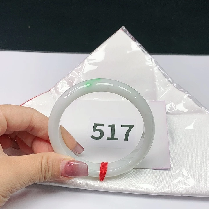 翡翠手镯未镶嵌翡翠