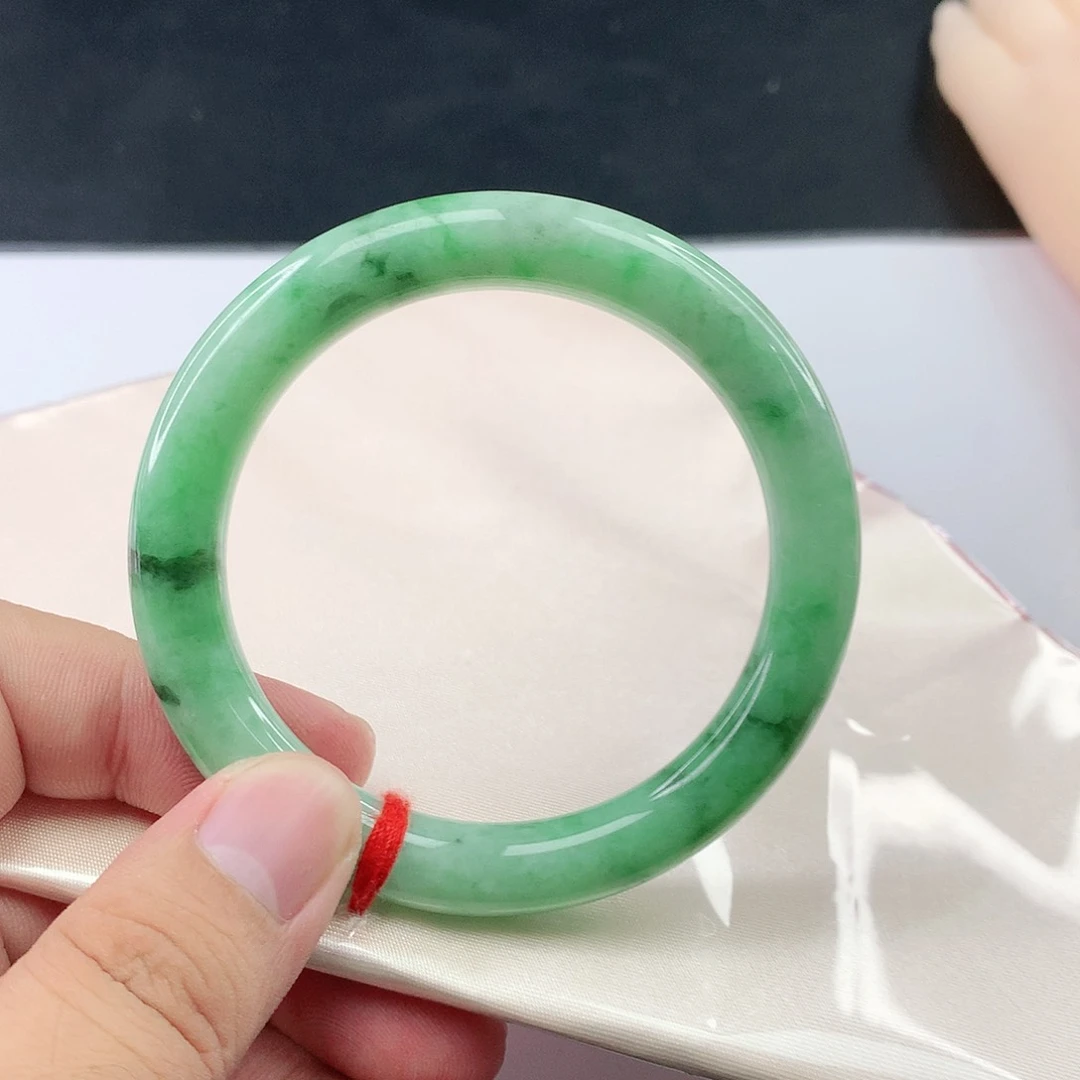 翡翠手镯未镶嵌翡翠124