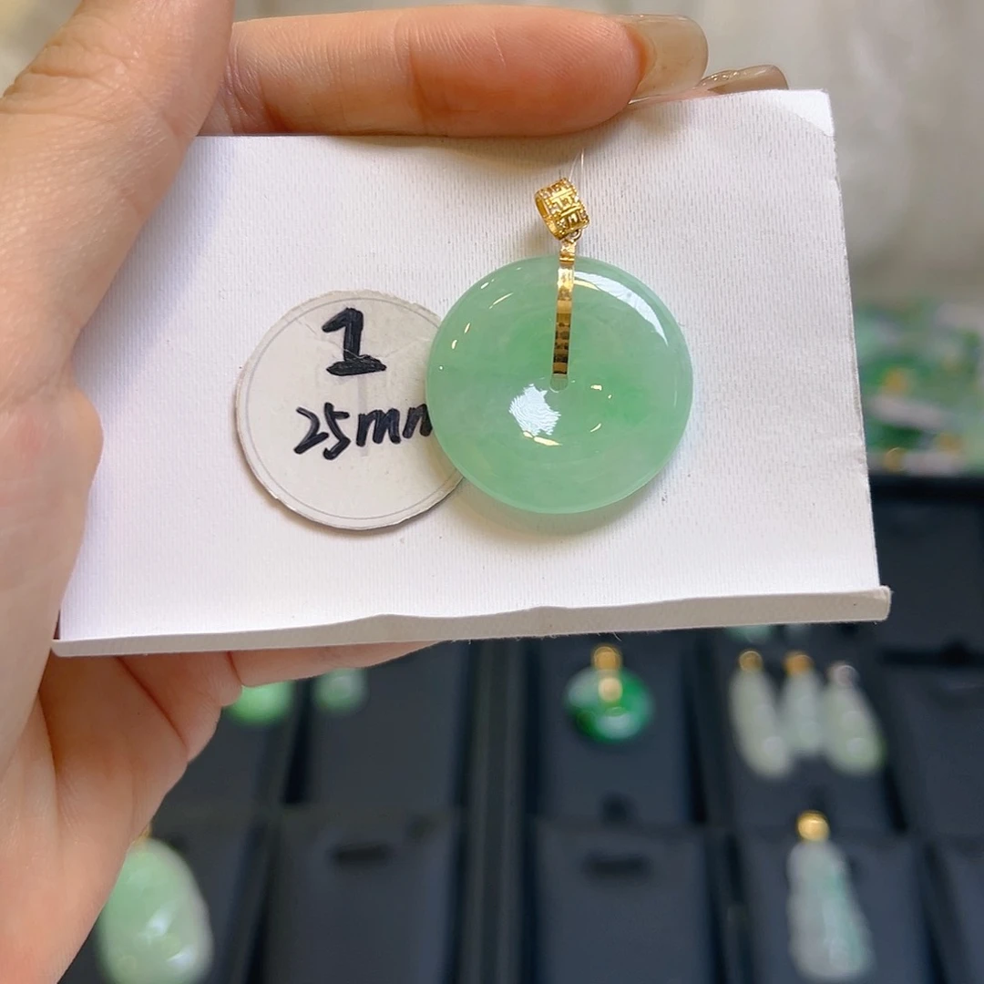 翡翠颈饰18K金镶嵌翡翠