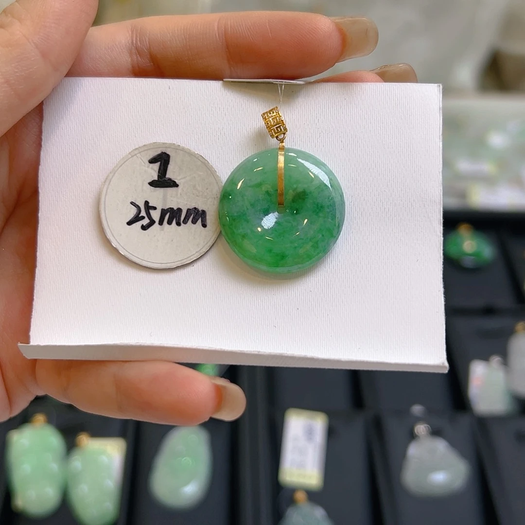 翡翠颈饰18K金镶嵌翡翠