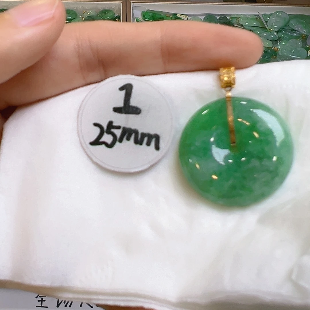 翡翠颈饰18K金镶嵌翡翠