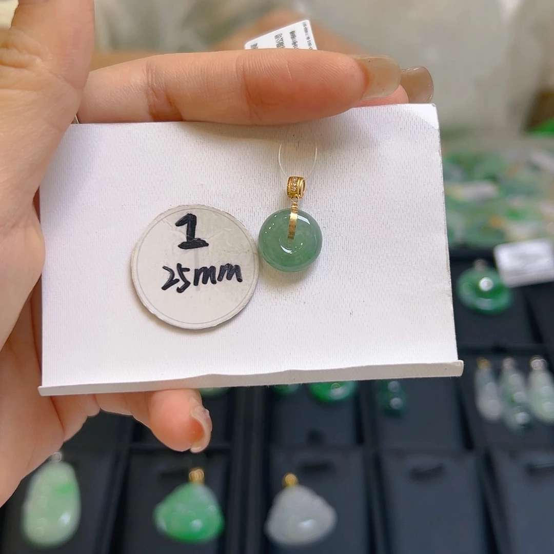 翡翠颈饰18K金镶嵌翡翠