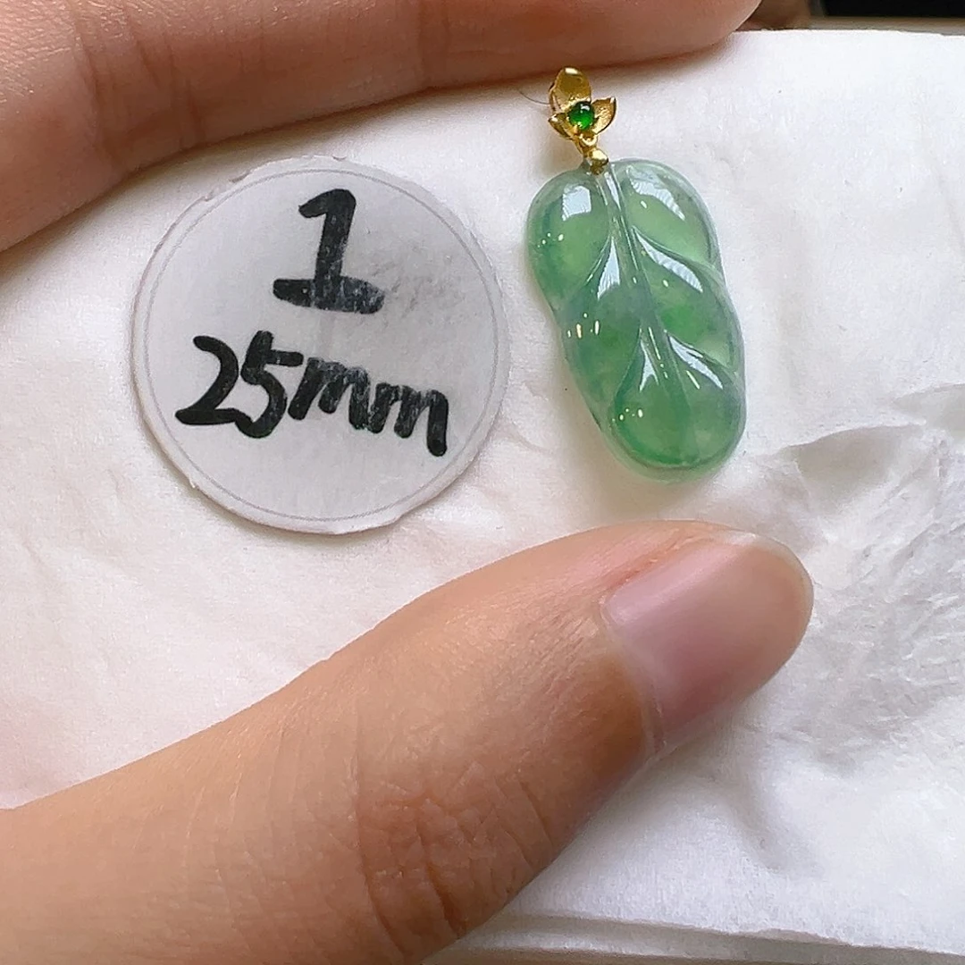 翡翠颈饰18K金镶嵌翡翠