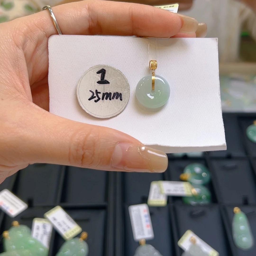 翡翠颈饰18K金镶嵌翡翠