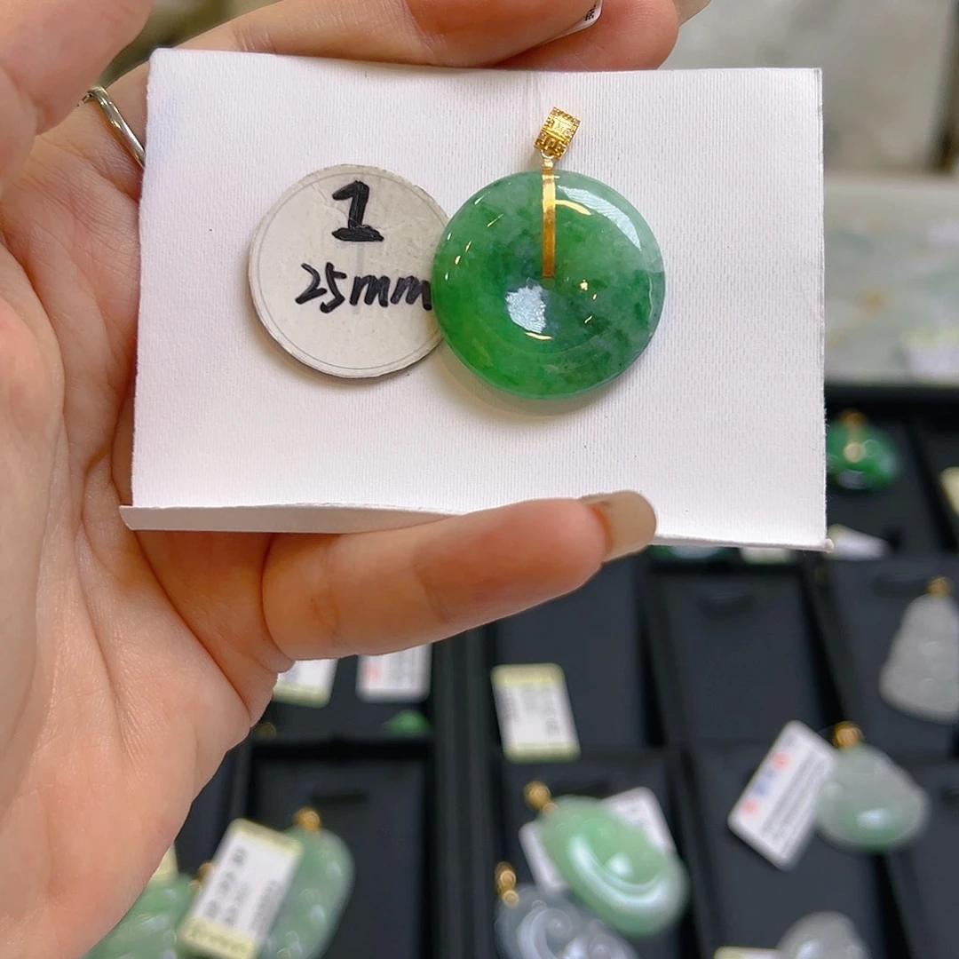 翡翠颈饰18K金镶嵌翡翠