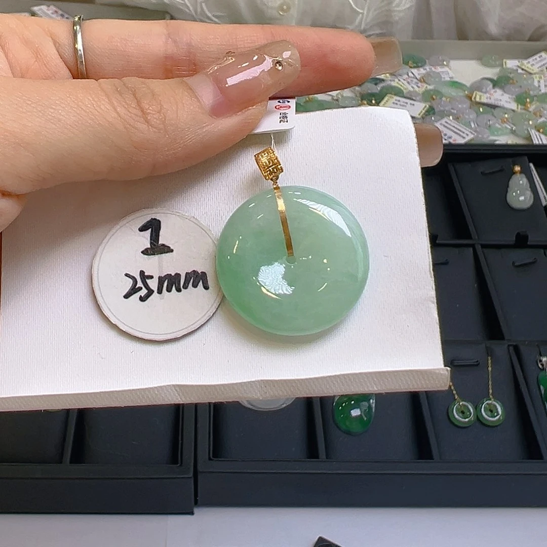 翡翠颈饰18K金镶嵌翡翠