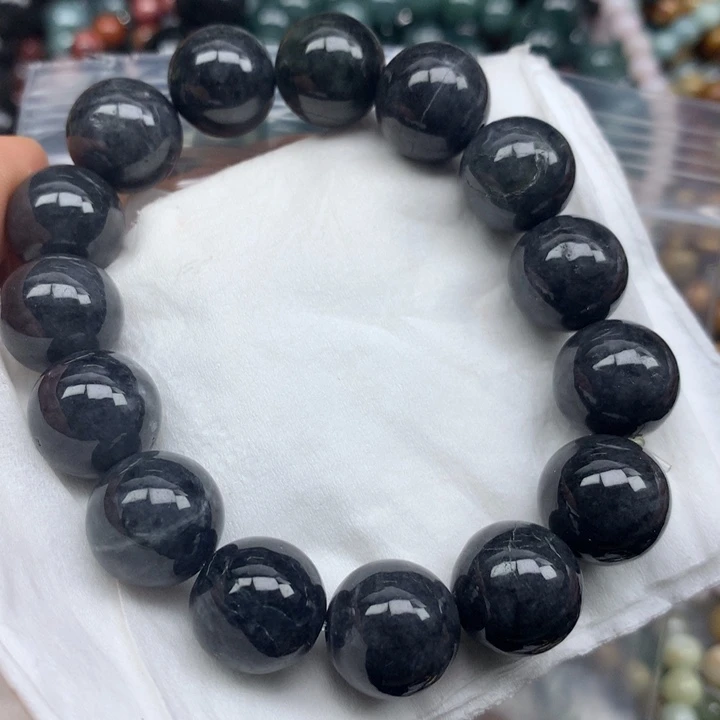 翡翠颈饰未镶嵌手串