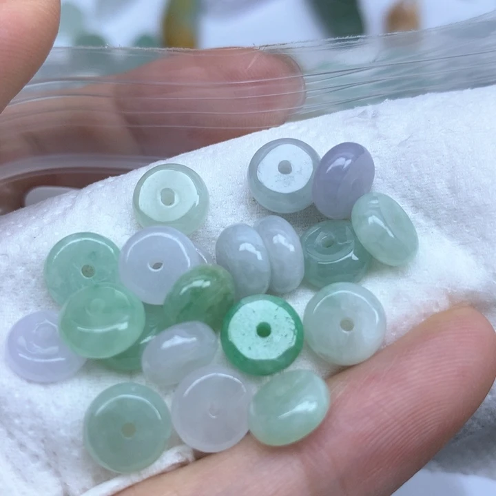 翡翠颈饰未镶嵌吊坠