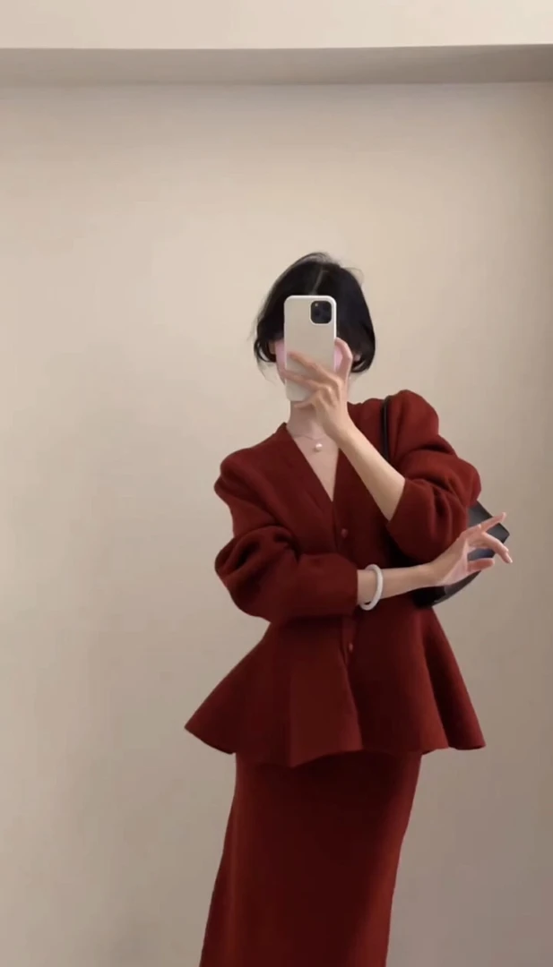 秋冬新款红色收腰显瘦针织上衣气质半身裙套装