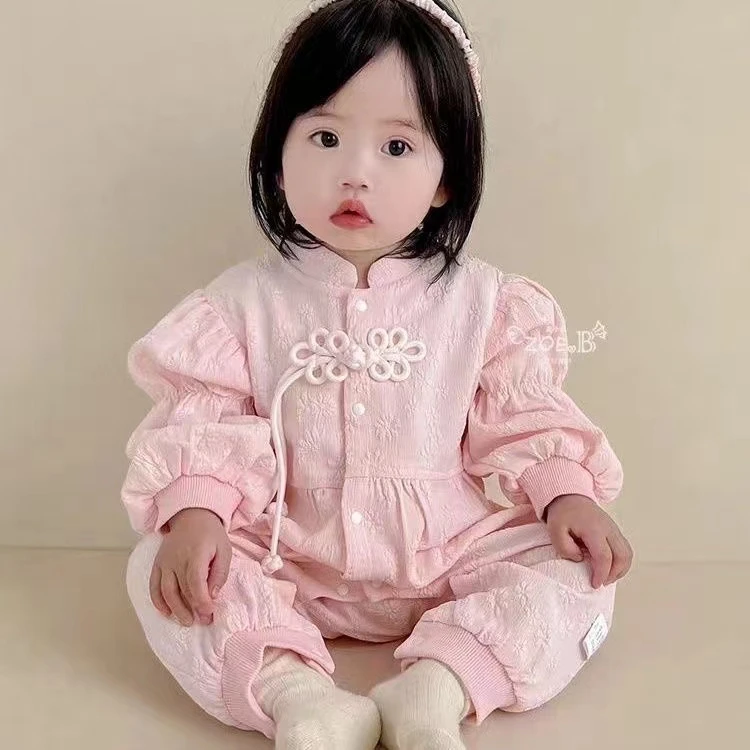 婴儿春装外套双层满月百天周岁服女宝宝新中式泡泡袖连体外出衣服