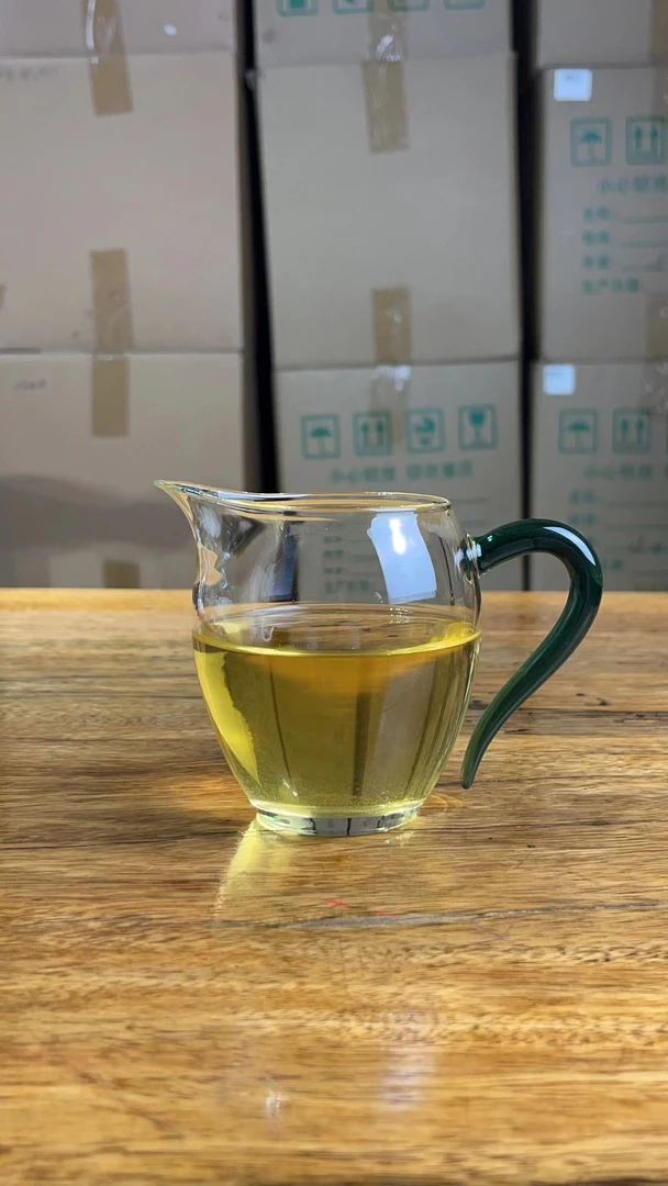 直播间以主播介绍为主2017年冰岛糯伍老生茶357克饼 普洱茶生茶