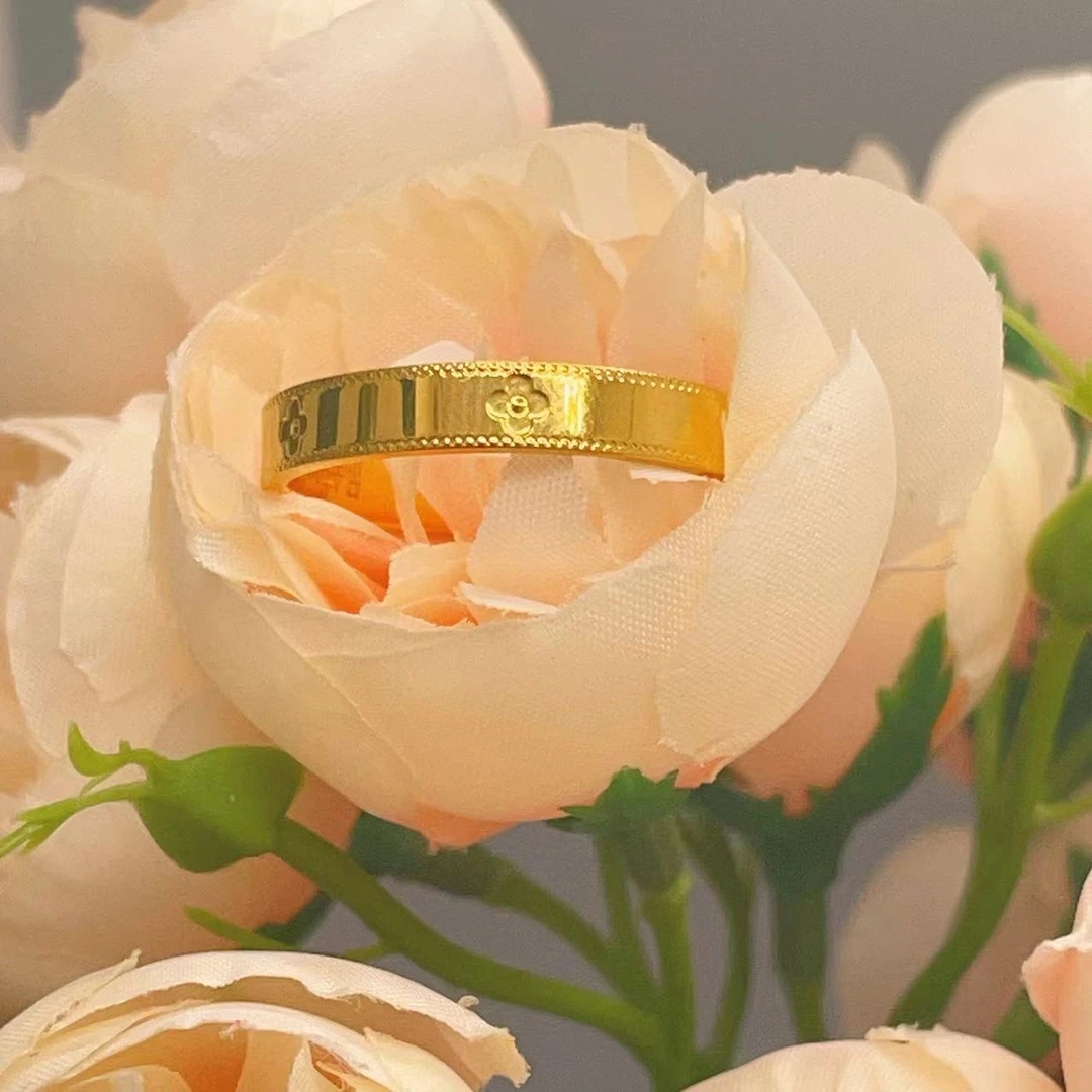 四叶草戒指+专柜首饰盒