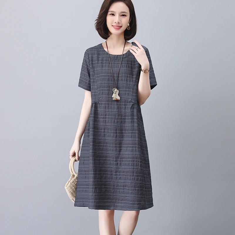 条纹短袖连衣裙女夏2025新款中年妈妈大码宽松显瘦减龄休闲中长裙