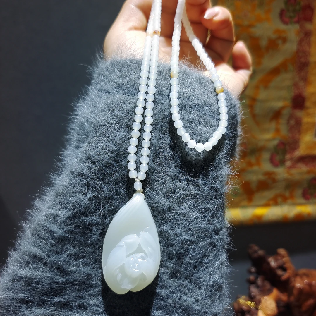 和田玉荷花带链子一套