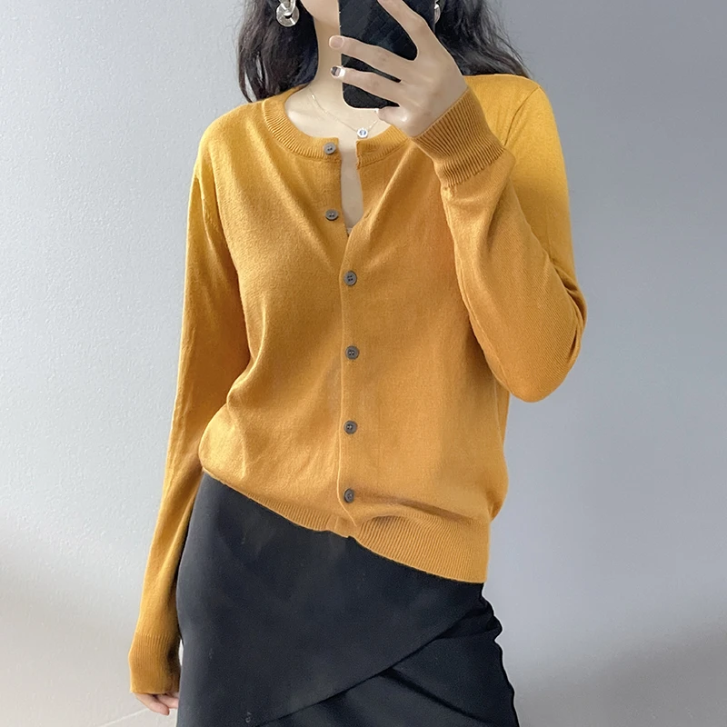 不褪色时尚秋季纯色外搭女士薄款宽松型圆领显瘦针织衫春秋气质