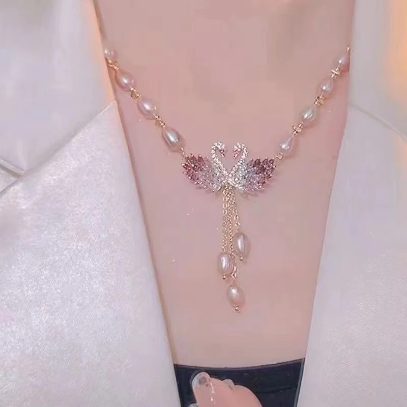 新款天鹅吊坠女网红同款项链小众设计感高级锁骨链饰