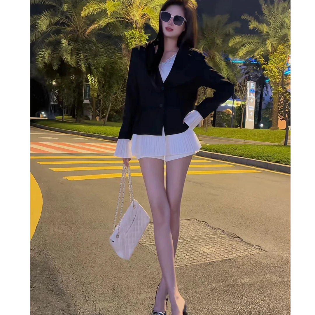 设计感宫廷压褶拼接收腰显瘦假两件西装外套高腰包臀短裤蕾丝内搭