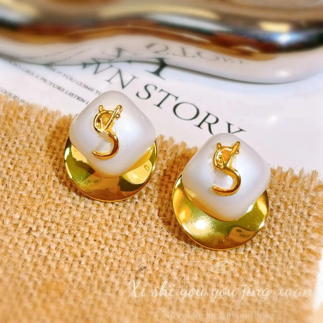 铜合金耳饰 【时尚法式】字母不规则方形耳钉轻奢高级感 A304