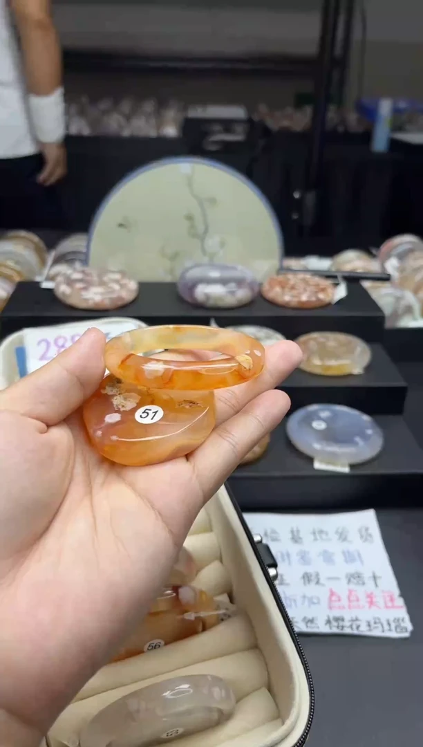 【闪购商品】石英质玉手镯未镶嵌赠品镯心（52圈口）