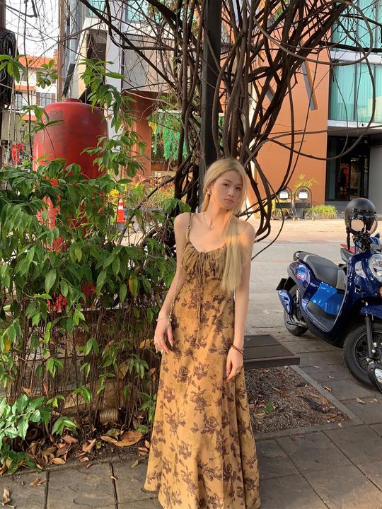 大码早秋新款法式复古水墨印花显瘦吊带连衣裙气质淑女显瘦长裙