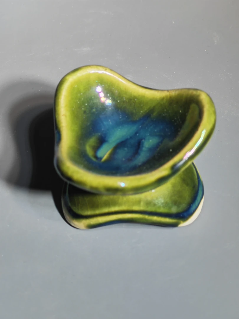 141织部烧孔雀蓝盖置一只，特别好看！找主播有优惠多多！