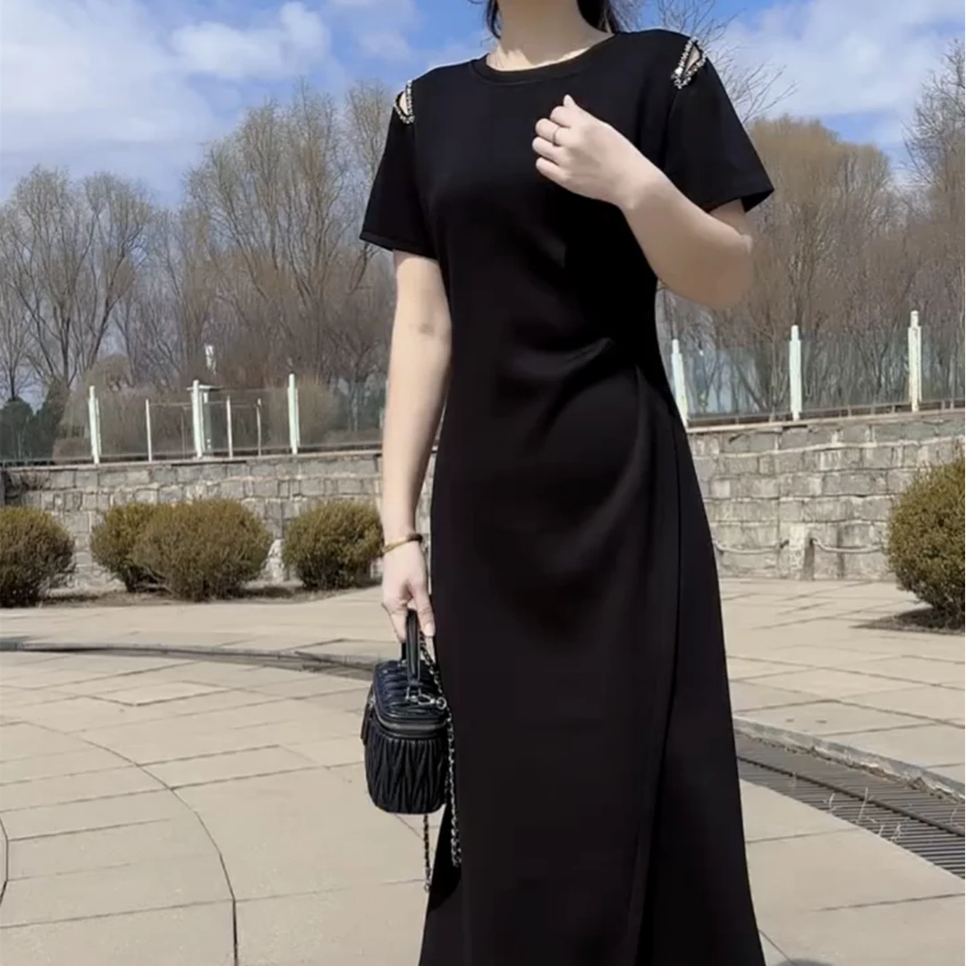 夏季开叉收腰连衣裙修身显瘦中长款漏肩小黑裙钉珠重工气质休闲胖