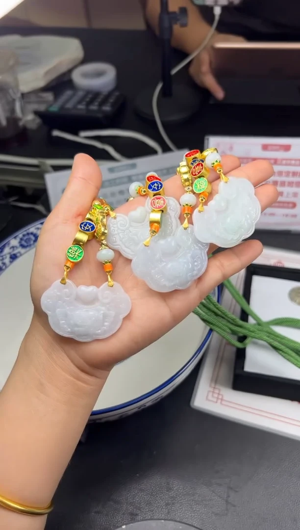 【闪购商品】翡翠挂件未镶嵌多样性翡翠挂件W159-6