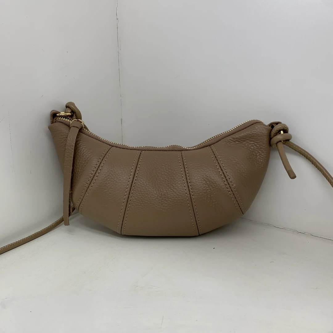 【头层牛皮】真皮女包单肩斜挎包牛角包