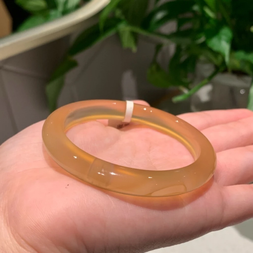 天然玛瑙茶黄飘丝线水路纹理～53圈口（小扣手介意勿拍）