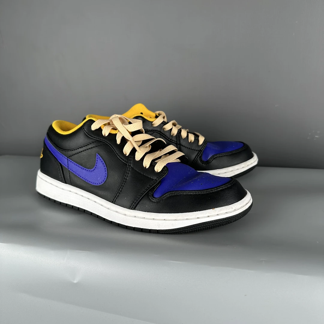 aj1low 鞋头有瑕疵 篮球鞋 黑紫黄40码