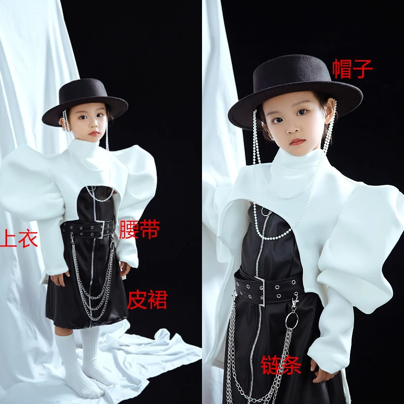 儿T台走秀潮服女元宇宙科技风黑白高端个性时尚炫酷拍摄写真