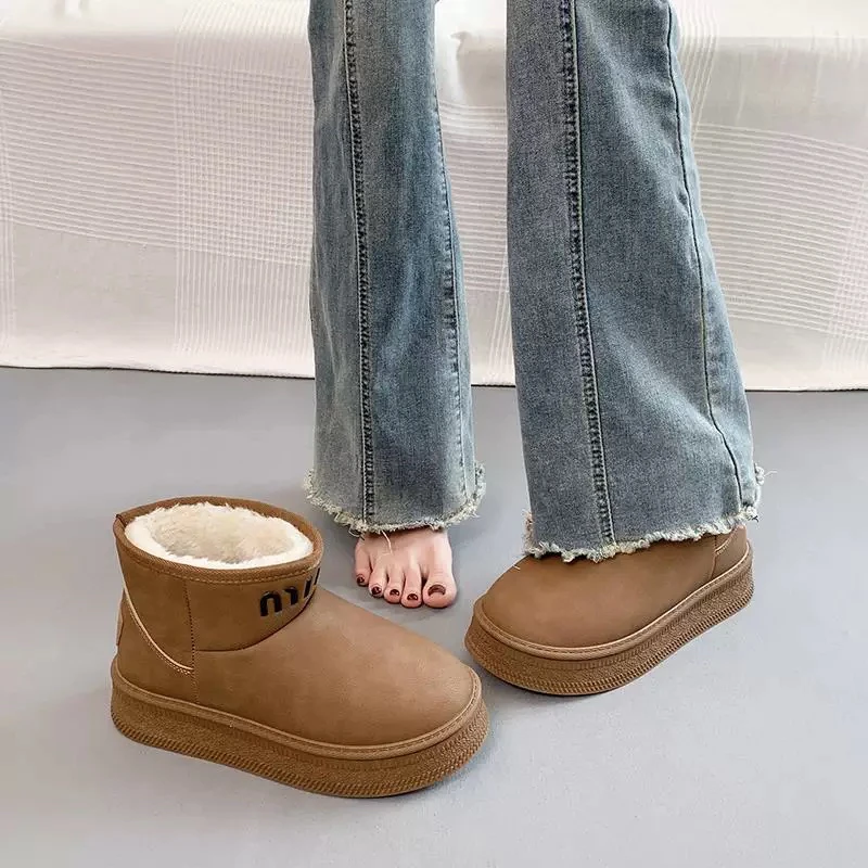 冬季雪地靴女厚底加绒防滑短靴保暖百搭面包鞋