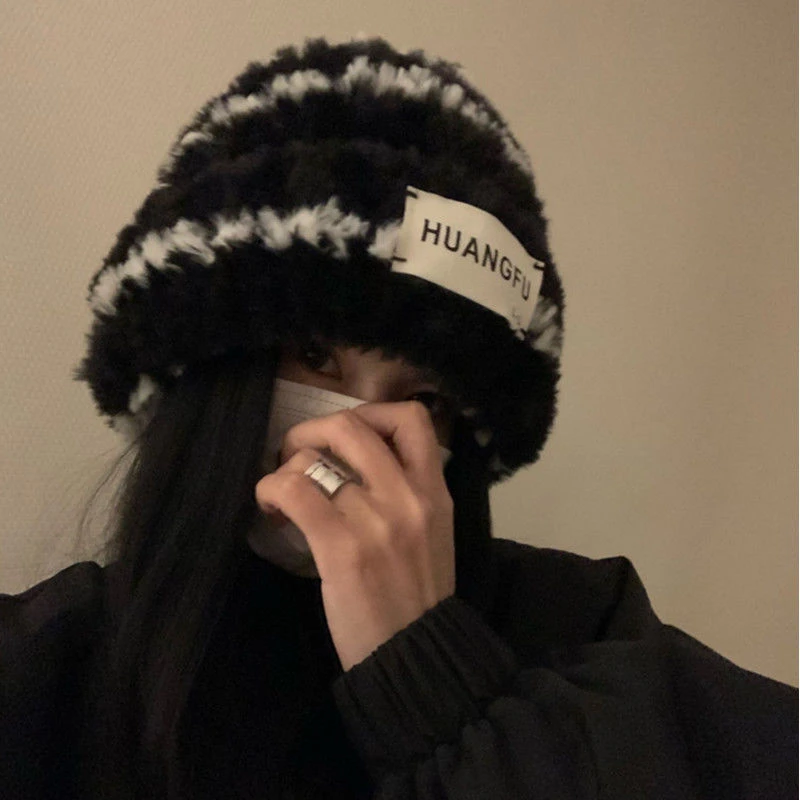 2024秋冬季新款白色帽子女保暖大头围毛绒帽加厚护耳冷帽子