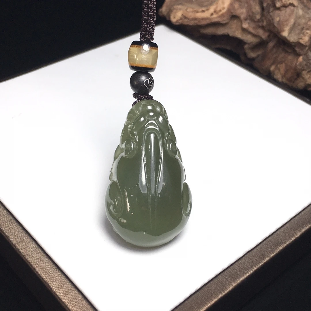 天然正品和田玉貔貅招财开运揽八方之财精雕雕刻通透吊坠挂件牌子