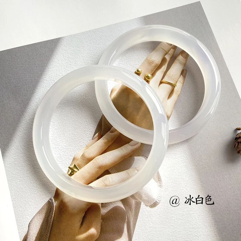 气质美人镯小众纯天然佳人粉黛白手镯网红少女温柔古风闺蜜冰透