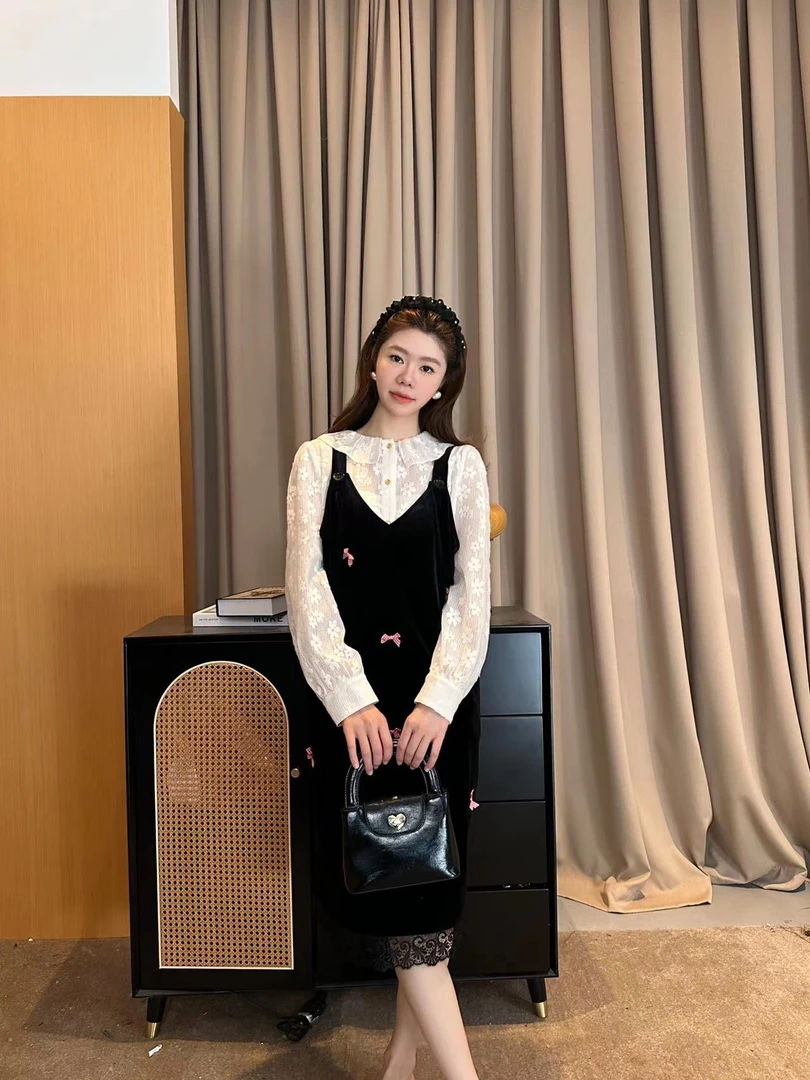 小【蝶恋舞曲No退No换】秋季套装NEW 韩系丝绒背带裙镂空衬衫两件套
