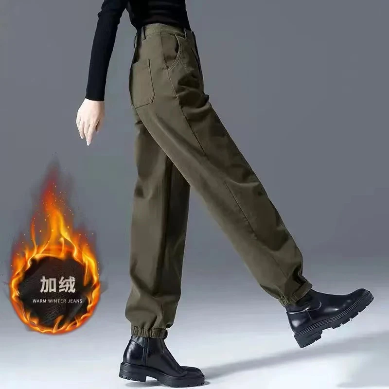 军绿色工装裤女秋冬2025新款束脚女加绒运动裤直筒休闲哈伦长裤子