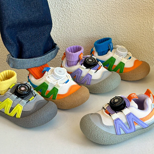 儿童旋转扣运动鞋2025春季新款男女童女宝跑步鞋包头防踢宝宝鞋