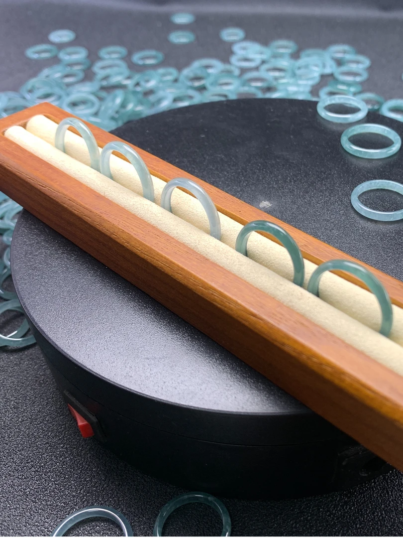 天然A货翡翠戒圈通透浅绿古风气质小众素圈指环多样性发货（单个）