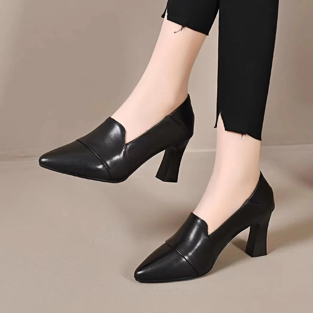 2025新款春秋季软皮高跟单鞋女粗跟真皮女鞋秋款尖头中跟妈妈皮鞋