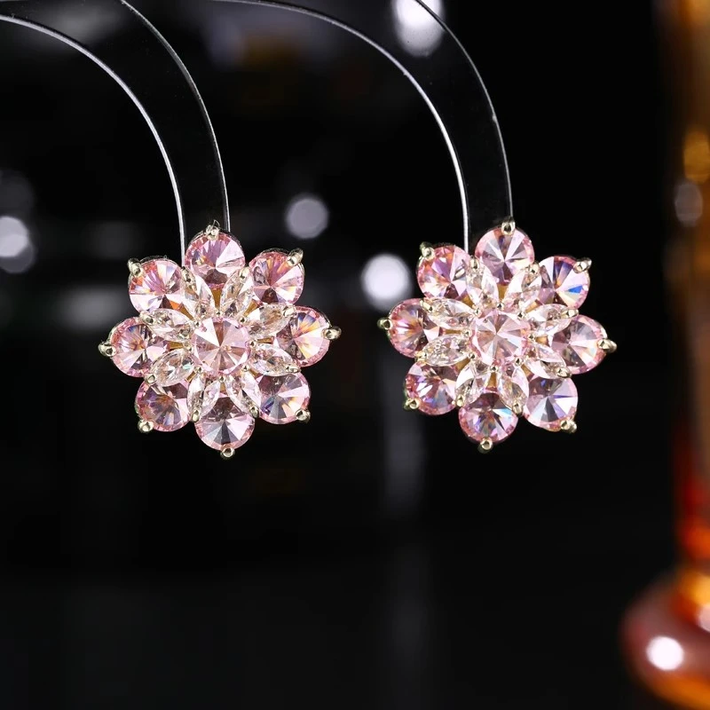 铜合金合成锆石耳饰 轻奢粉花朵耳钉百搭法式锆石耳饰小众设计款