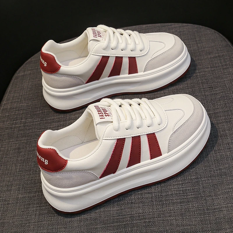 小白鞋女秋季2024新款时尚百搭厚底增高板鞋学生休闲女鞋子S3052