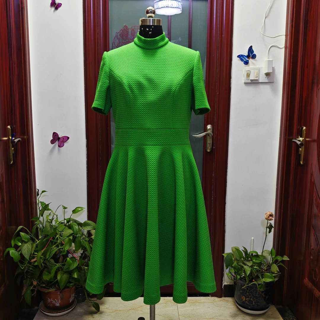 绿色大摆连衣裙 清新优雅时尚修身显瘦女装裙装