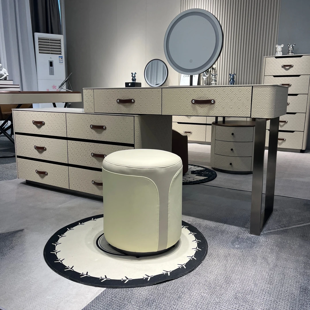 压花马鞍皮化妆台简约现代卧室收纳斗柜一体2024新款轻奢复古风化