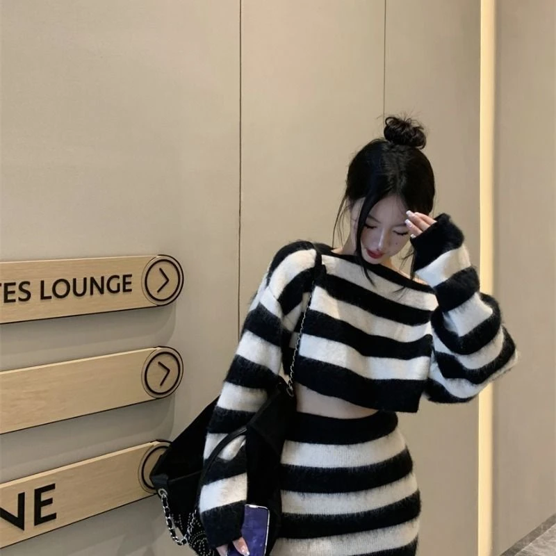 减龄洋气条纹套装长袖针织毛衣包臀半身短裙纯欲秋冬季两件套女装